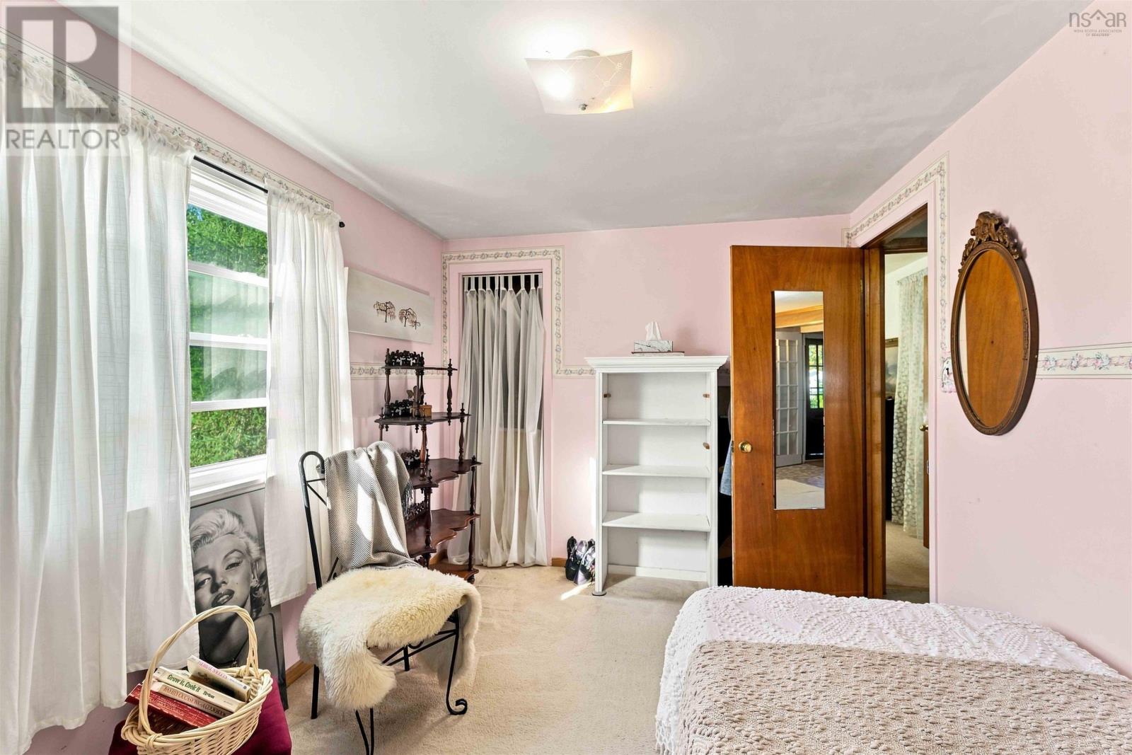 52 Henshaw Drive photo 16