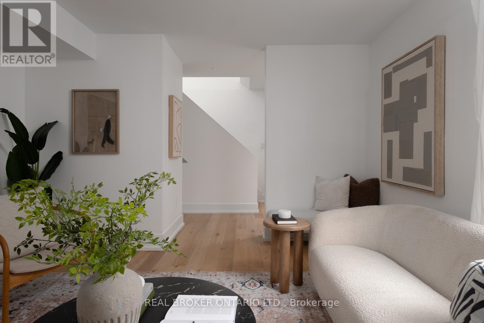 276 Gowan Avenue, Toronto, Ontario  M4J 2K6 - Photo 8 - E13788460