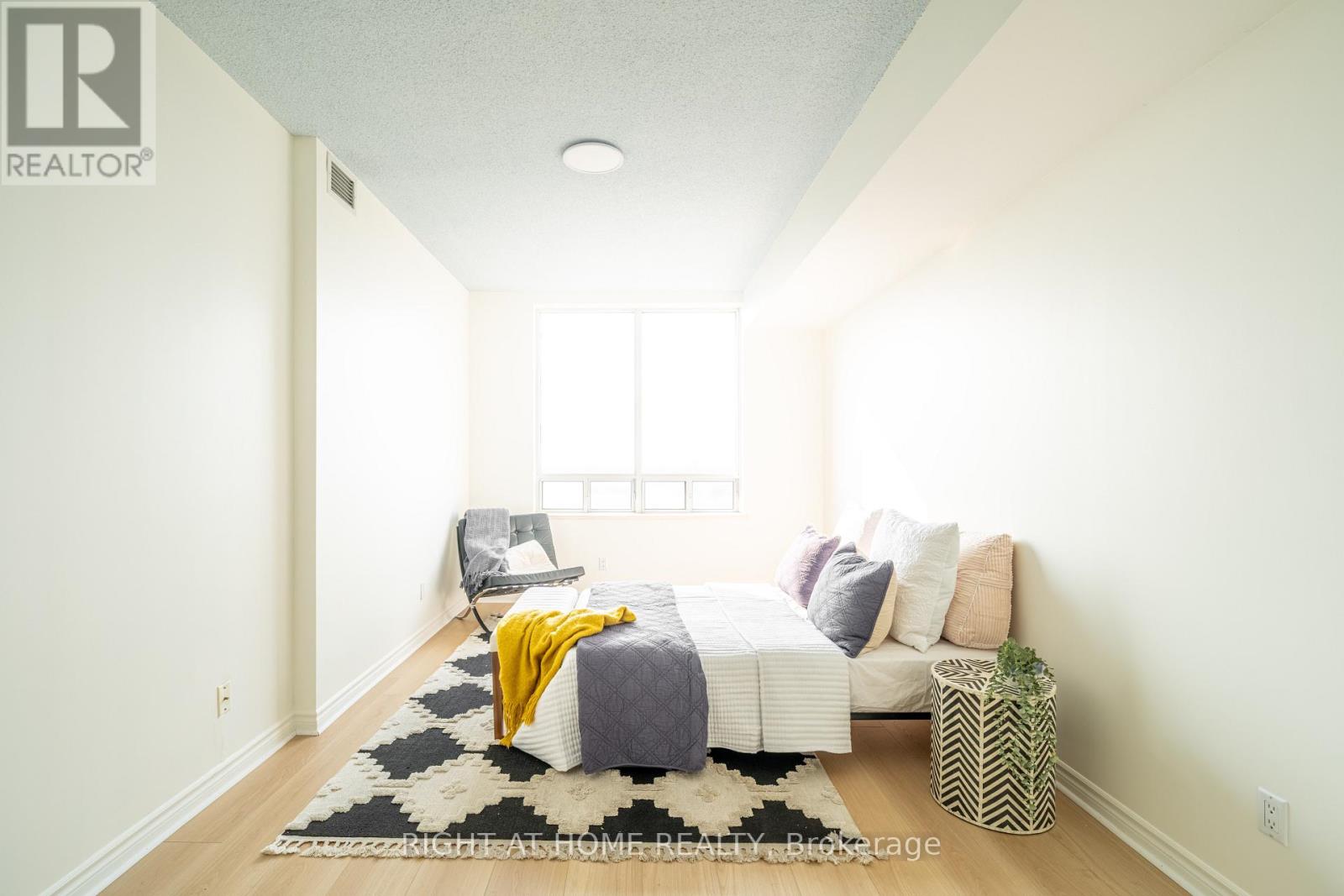 1707 - 1 Belvedere Court, Brampton, Ontario  L6V 4M6 - Photo 17 - W13788708
