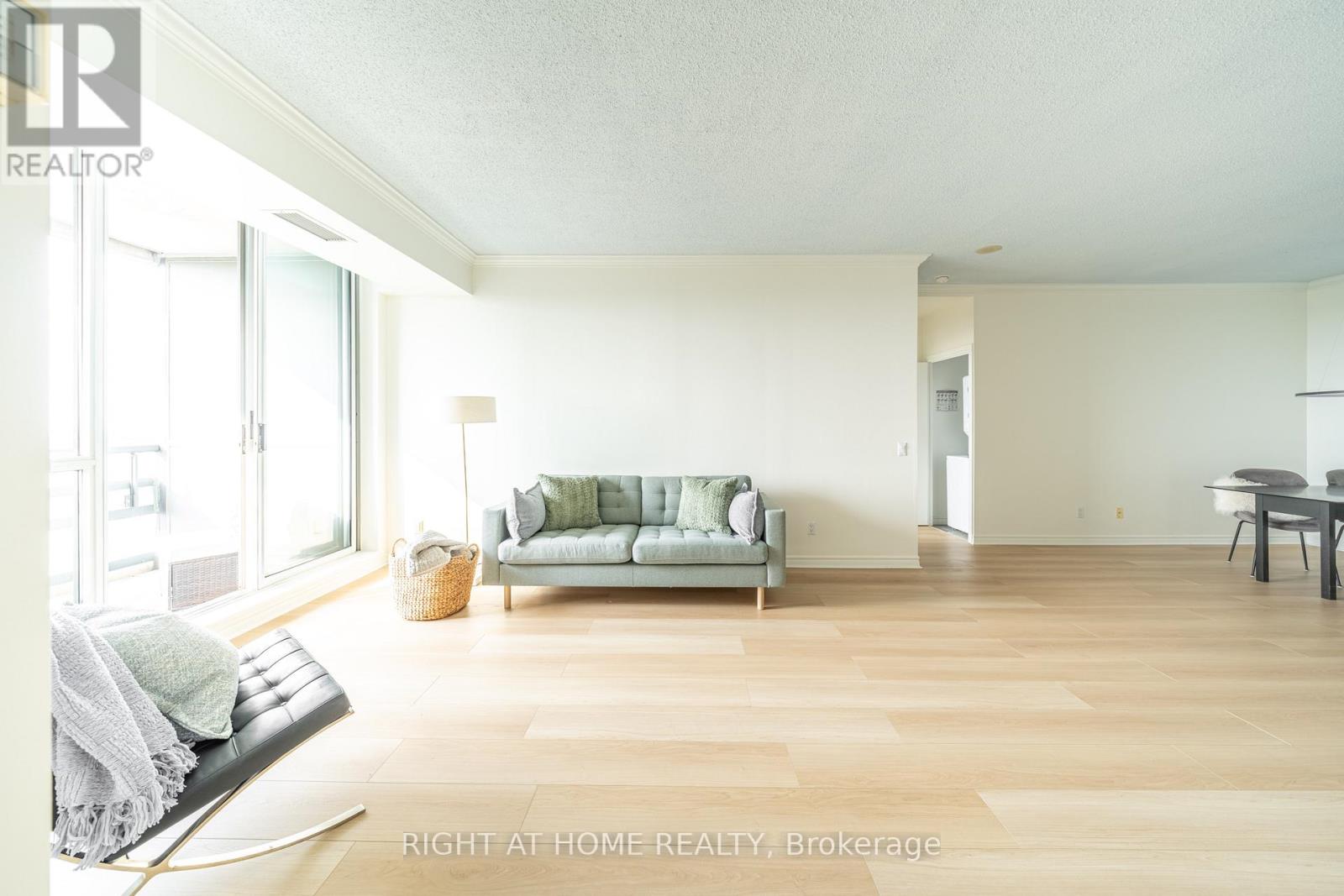 1707 - 1 Belvedere Court, Brampton, Ontario  L6V 4M6 - Photo 6 - W13788708