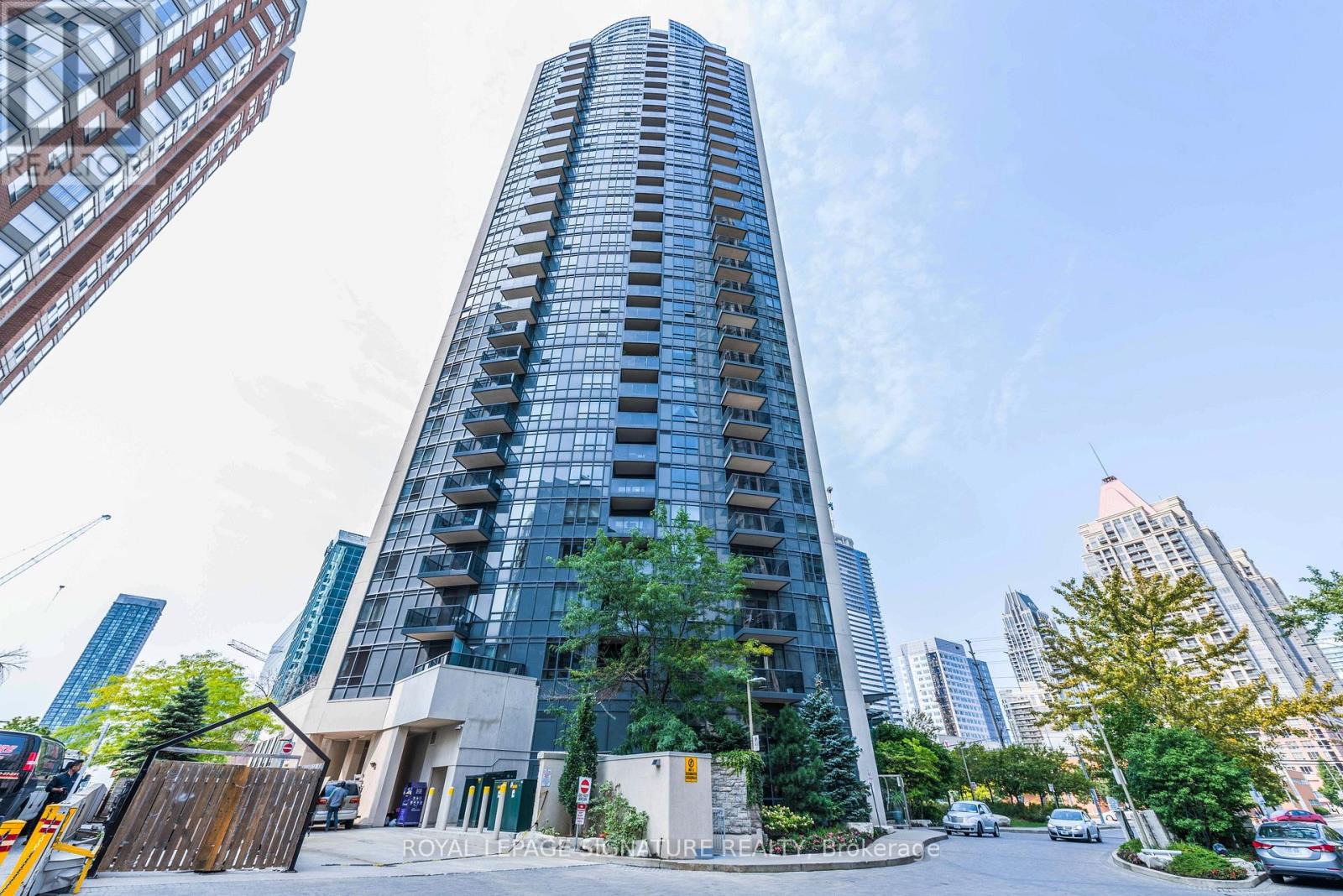 1604 - 330 BURNHAMTHORPE ROAD W, Mississauga, Ontario