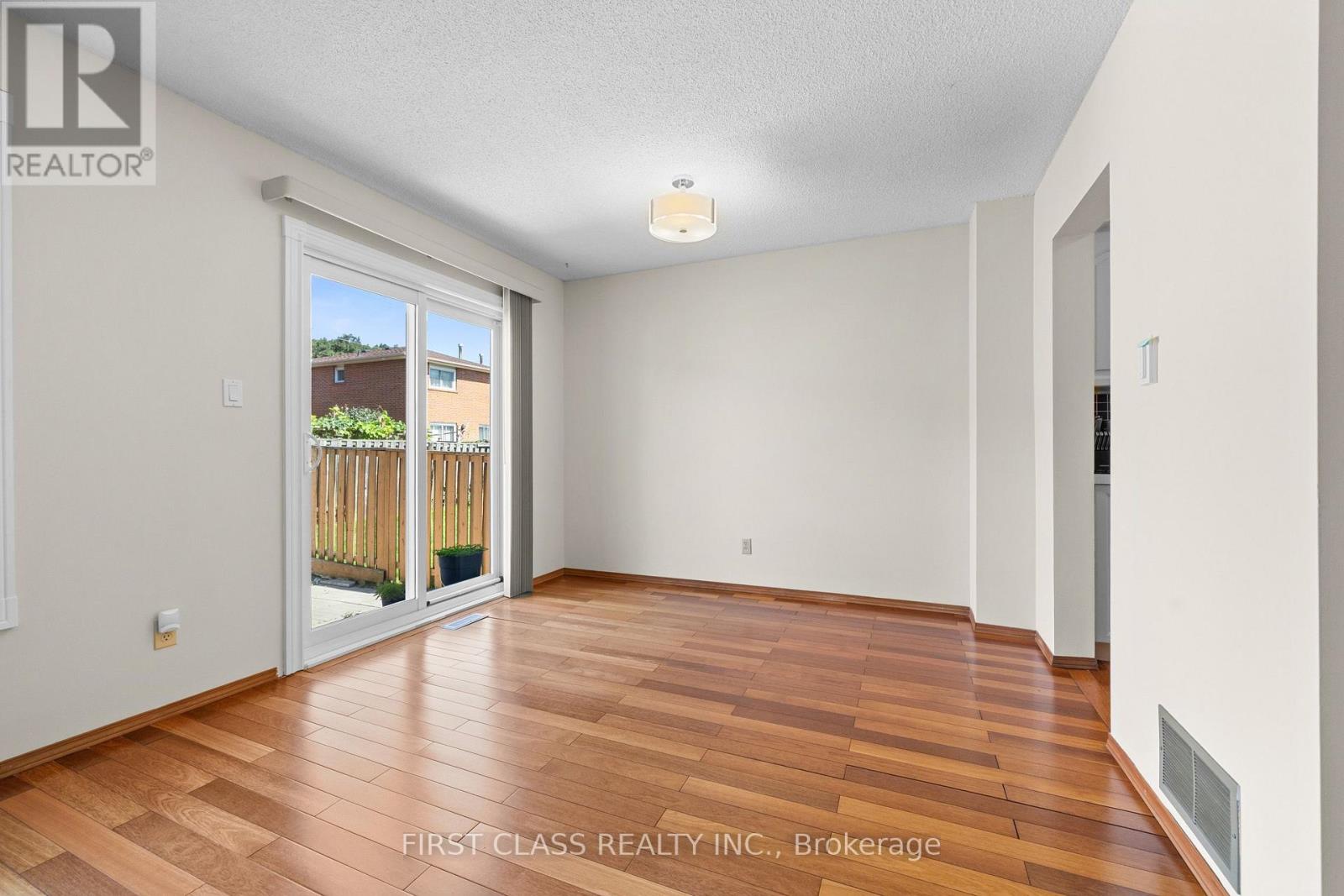 4213 Beacon Lane, Mississauga (Creditview), Ontario  L5C 3V8 - Photo 10 - W13788764