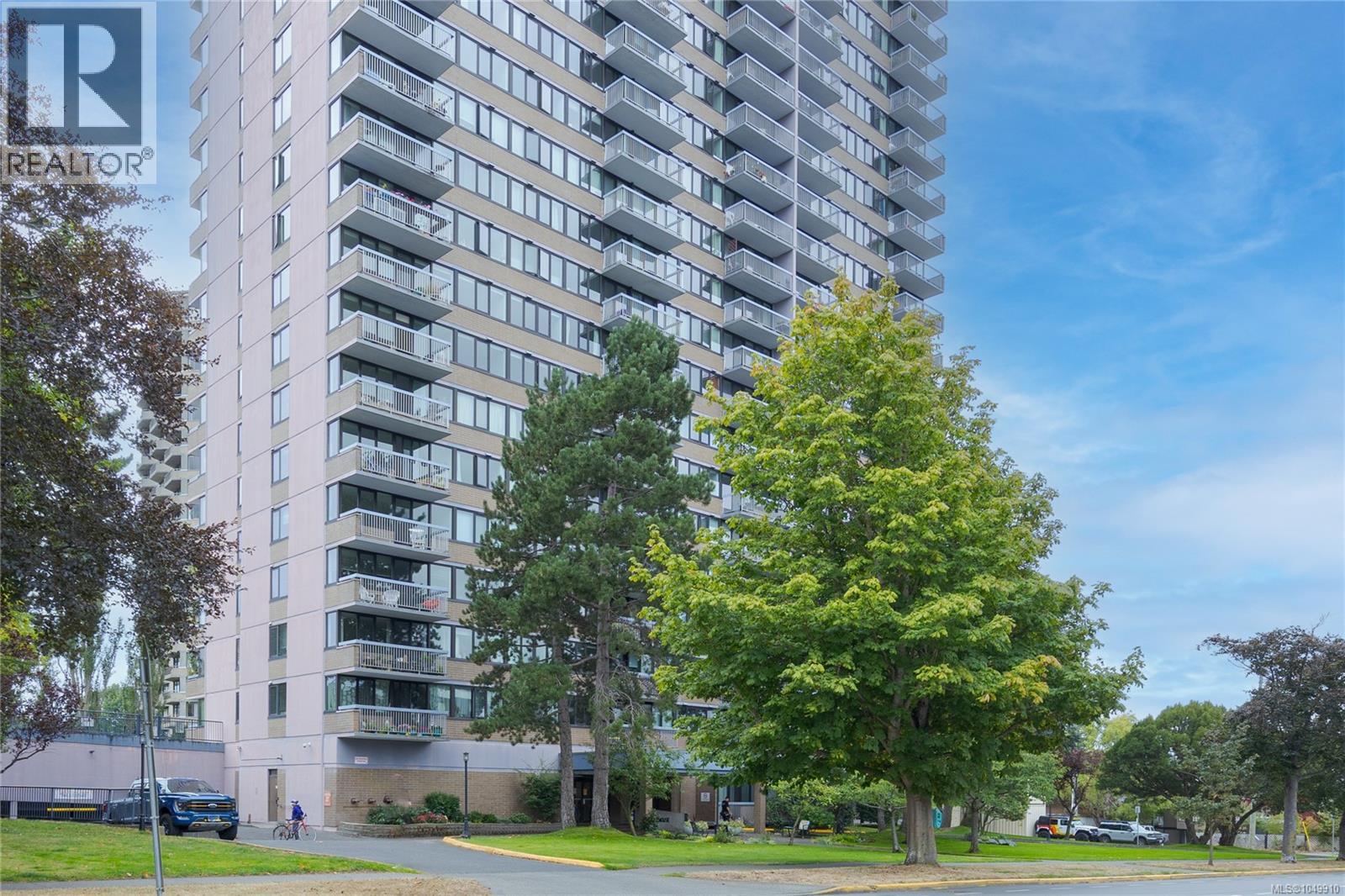 303 647 Michigan St, Victoria, British Columbia  V8V 1S9 - Photo 1 - 1049910