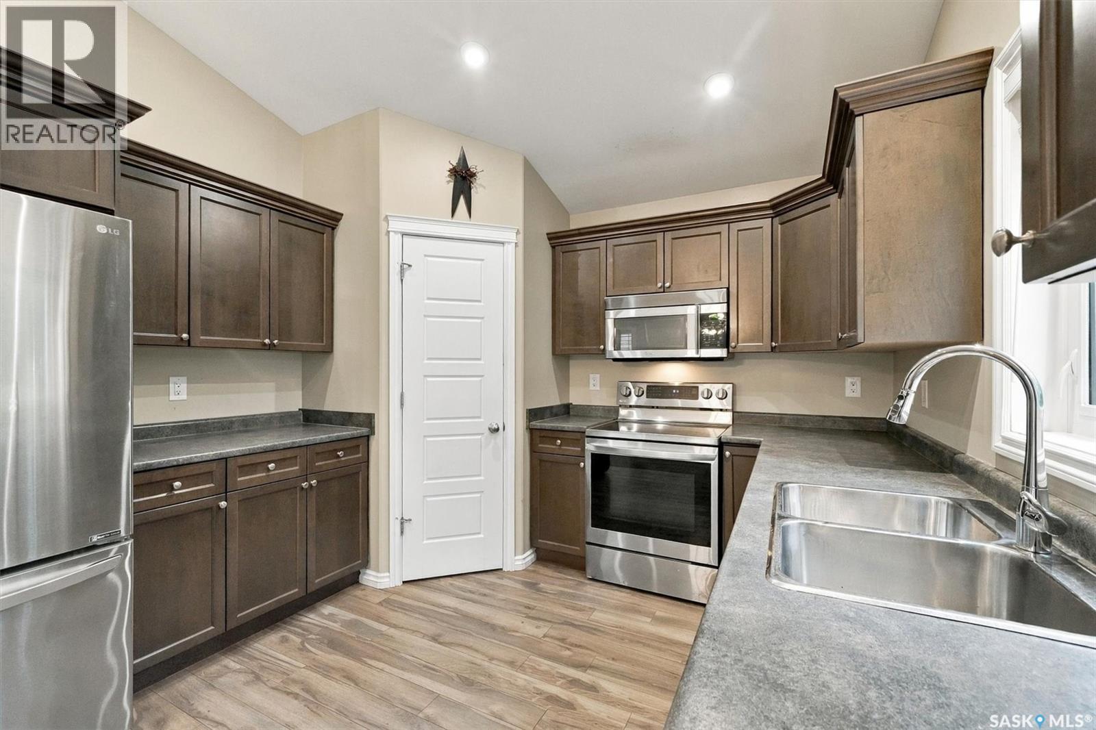 502 Lehrer Crescent, Saskatoon, Saskatchewan  S7R 0L3 - Photo 11 - SK048539