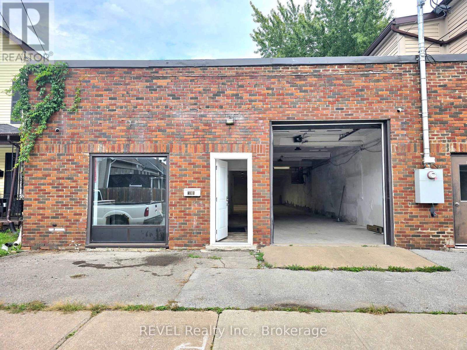 108 Duncan Street, Welland, Ontario  L3B 2E2 - Photo 2 - X13788808