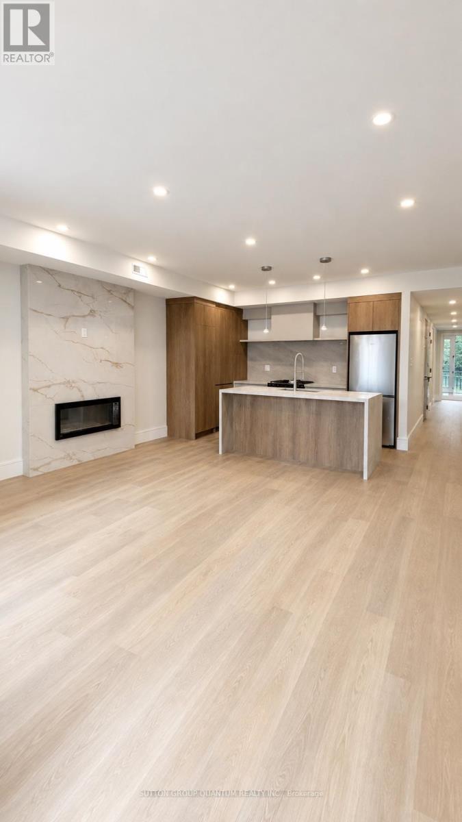 #1 - 43 Elmwood Avenue N, Mississauga, Ontario  L5G 3K1 - Photo 4 - W13788794