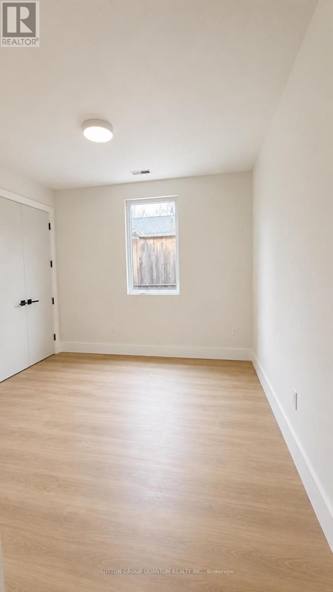 #2 - 43 Elmwood Avenue N, Mississauga, Ontario  L5G 3K1 - Photo 11 - W13788830
