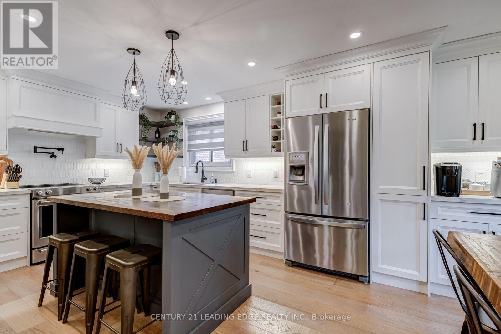 5 MOUNTBATTEN ROAD, Toronto, Ontario