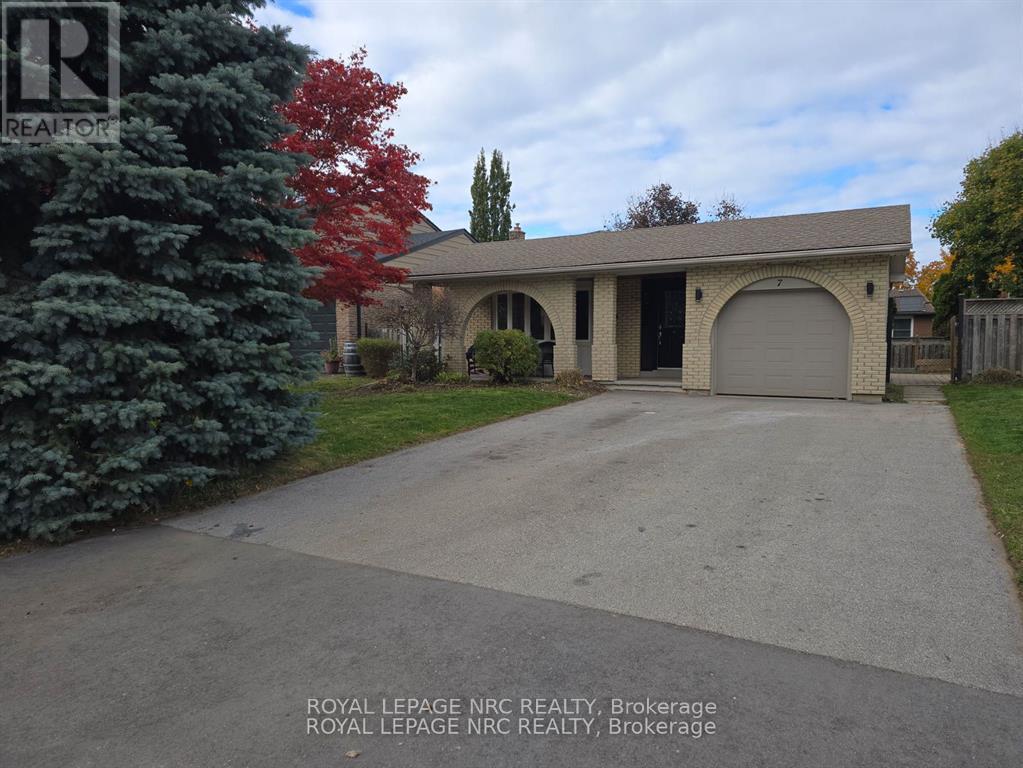 7 Blue Spruce Court, St. Catharines, Ontario  L2N 4E6 - Photo 1 - X13788914