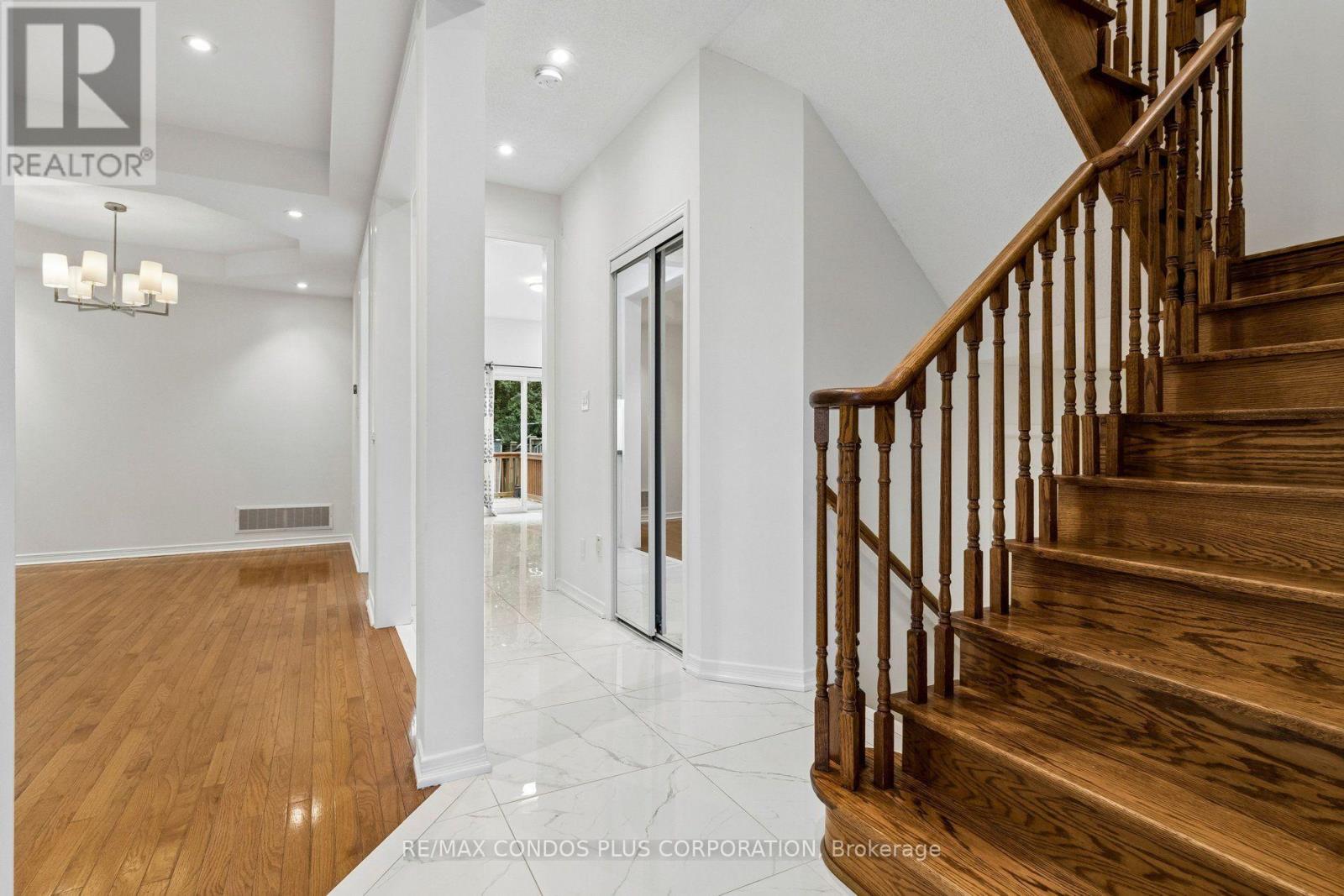 41 Maroon Drive, Richmond Hill, Ontario  L4E 5B4 - Photo 5 - N13788892