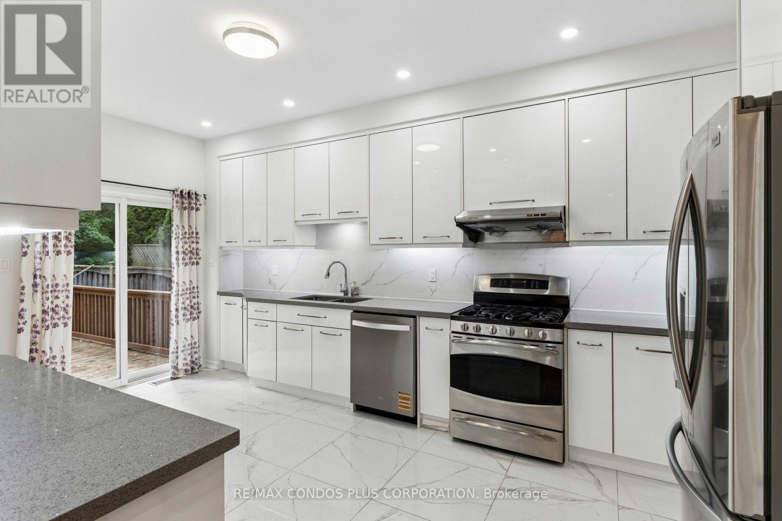 41 Maroon Drive, Richmond Hill, Ontario  L4E 5B4 - Photo 8 - N13788892
