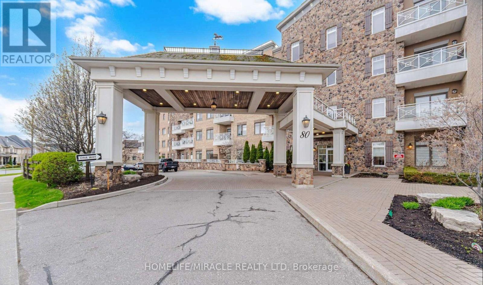 425 - 80 BURNS BOULEVARD, King, Ontario