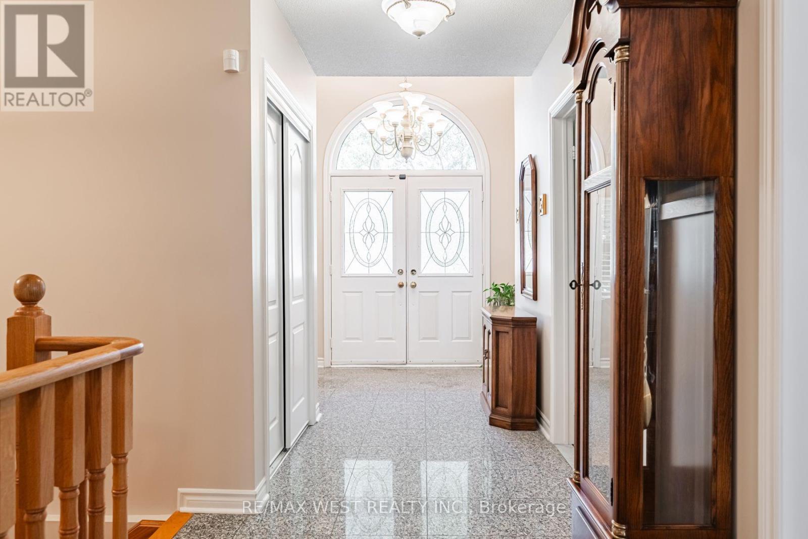 382 Melville Avenue, Vaughan, Ontario  L6A 2N8 - Photo 3 - N13788910