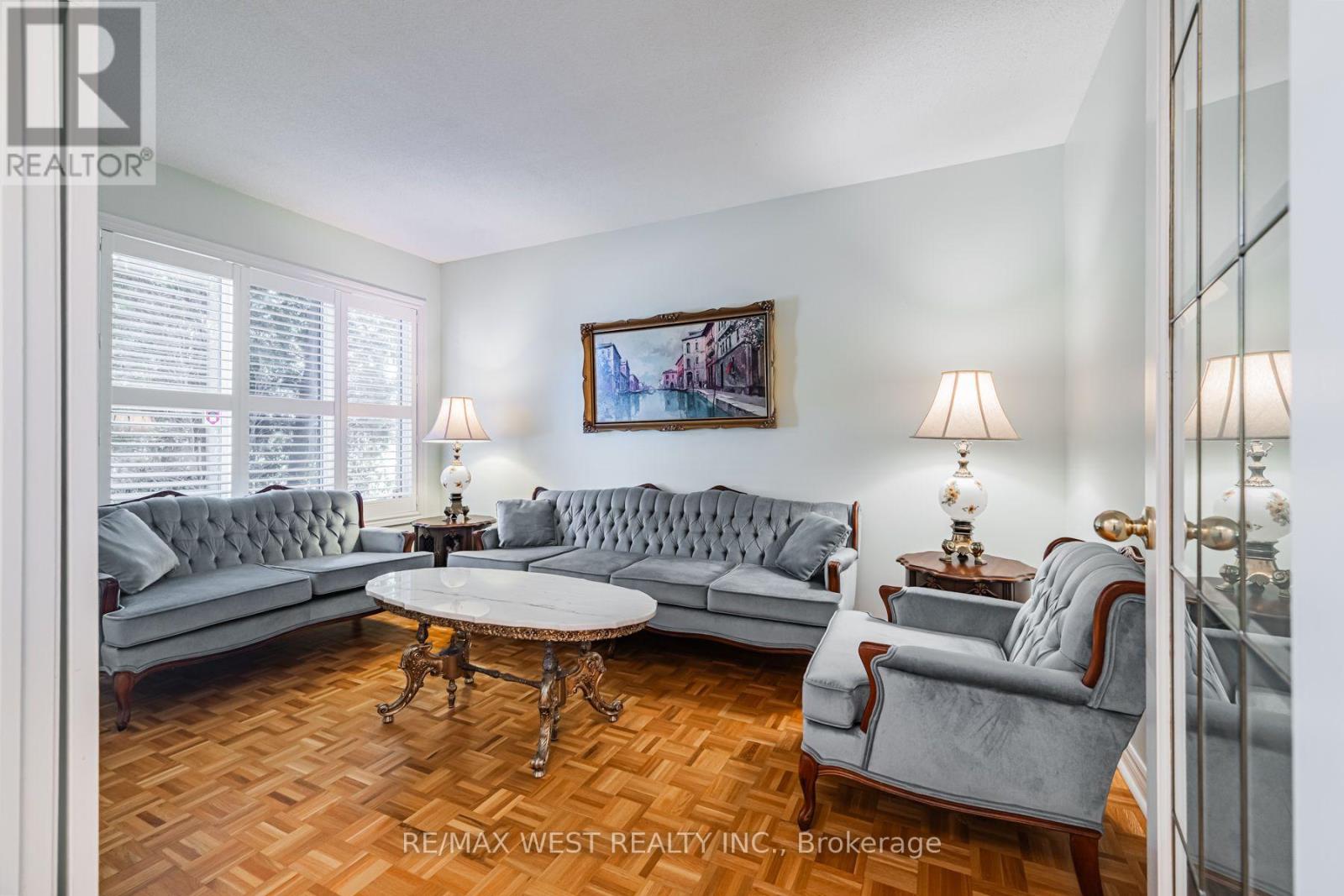 382 Melville Avenue, Vaughan, Ontario  L6A 2N8 - Photo 4 - N13788910
