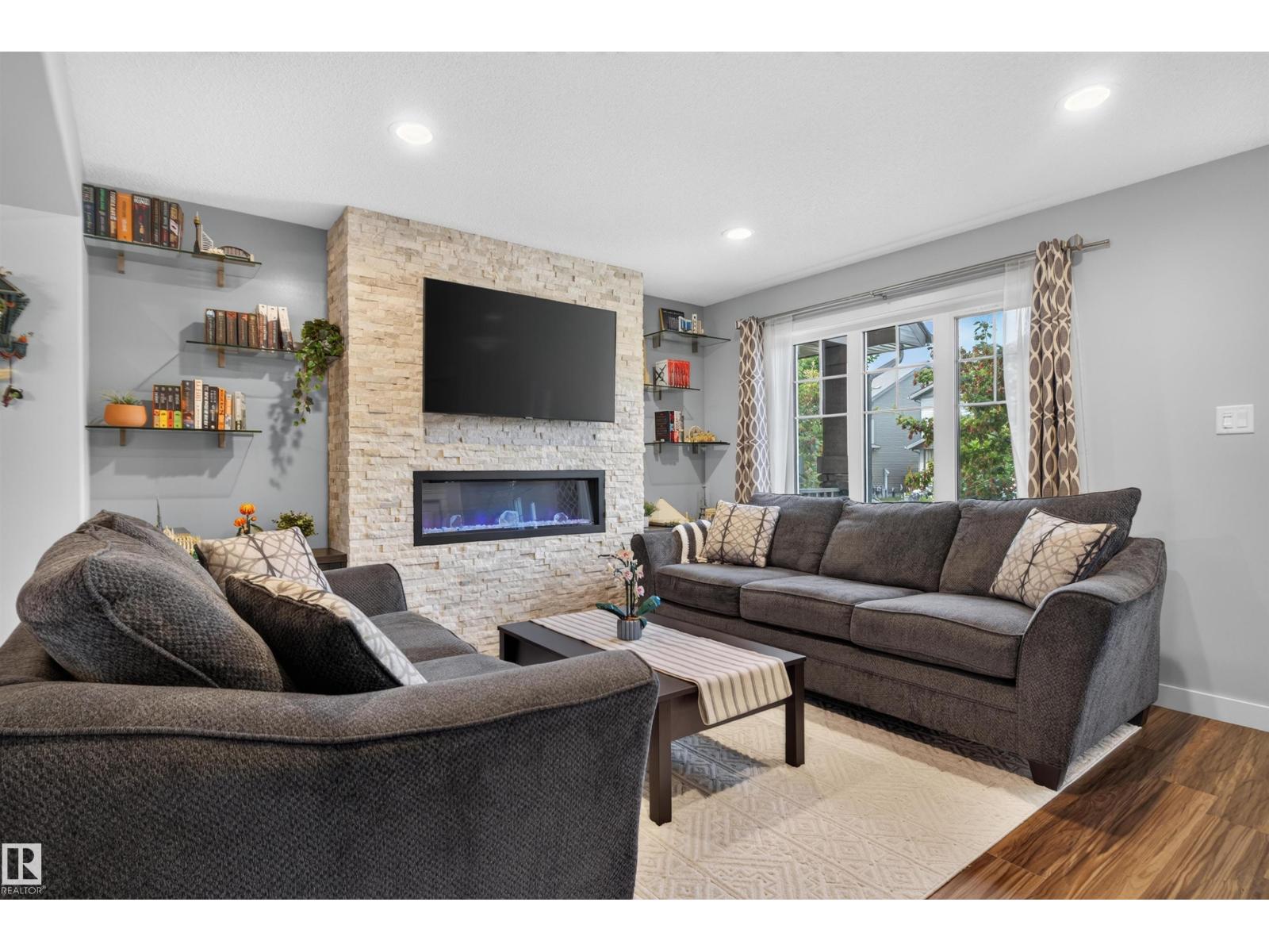 319 Desrochers Bv Sw, Edmonton, Alberta  T6W 3J1 - Photo 1 - E4508858