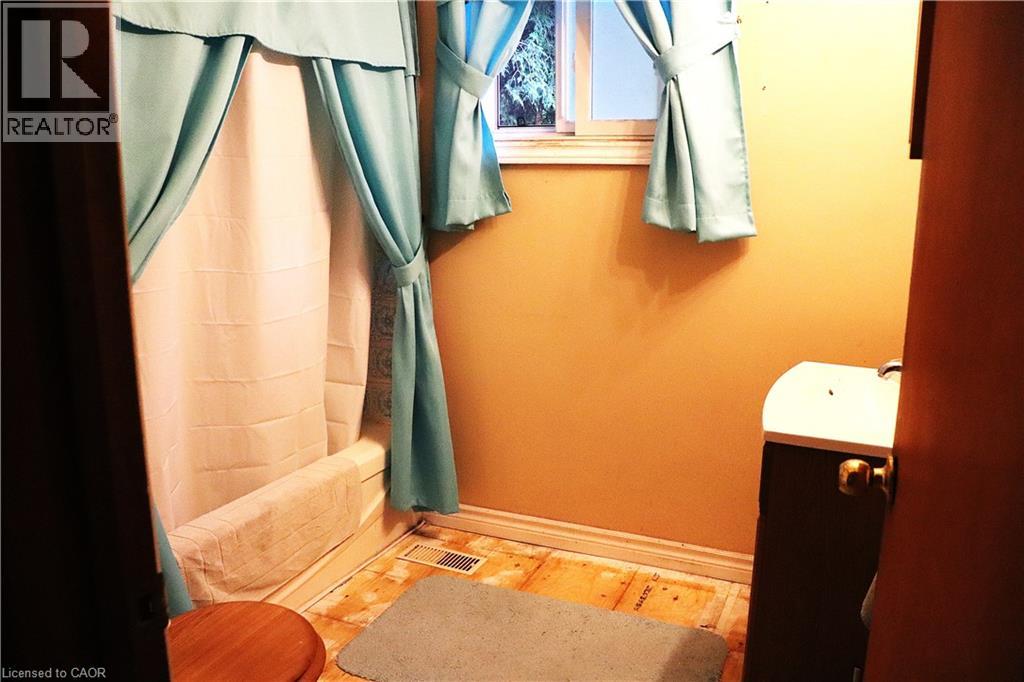 348 Weir Street N, Hamilton, Ontario  L8H 5G7 - Photo 12 - 40863642