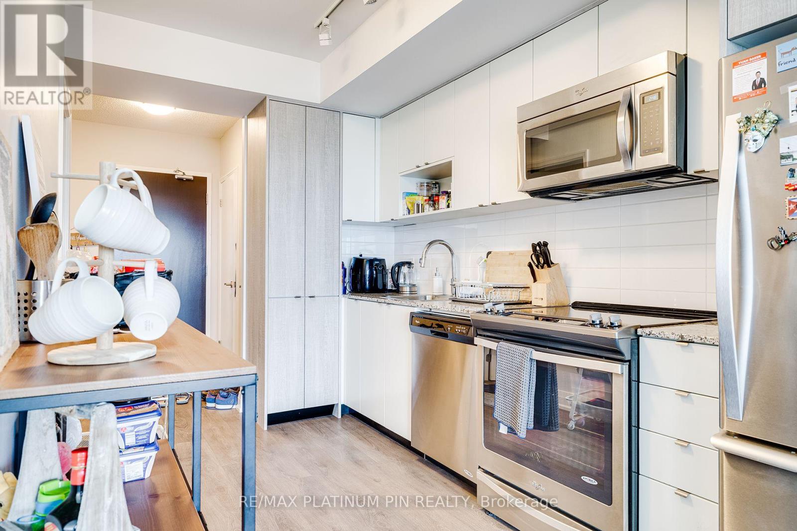 2405 - 9 Valhalla Inn Road, Toronto, Ontario  M9B 0B2 - Photo 4 - W13788930