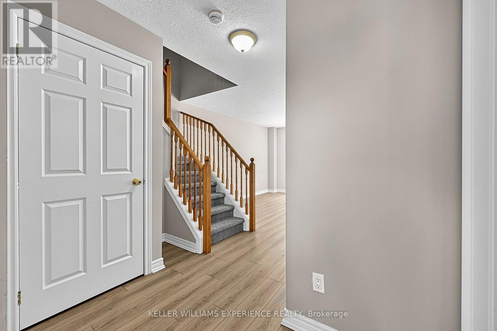 201 Stanley Street, Barrie, Ontario  L4M 6X9 - Photo 7 - S13779014
