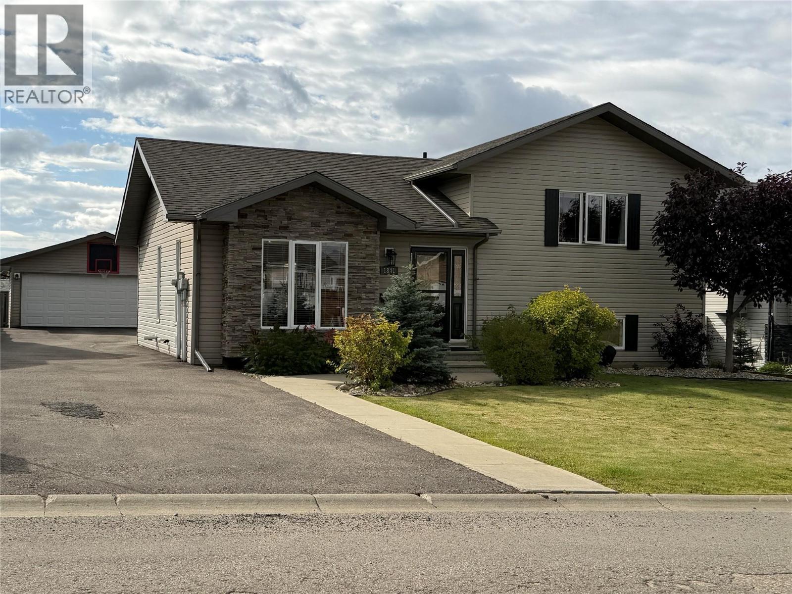1841 87 Avenue, Dawson Creek, British Columbia