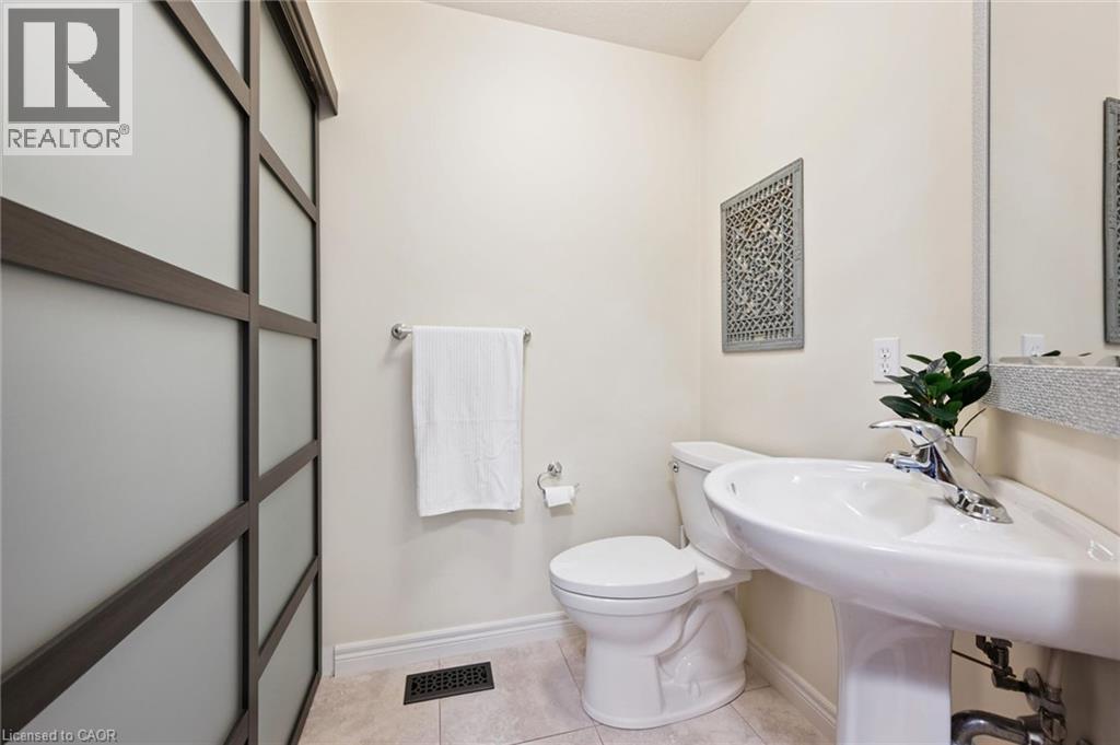 642 Interlaken Drive, Waterloo, Ontario  N2T 2Y5 - Photo 5 - 40863036