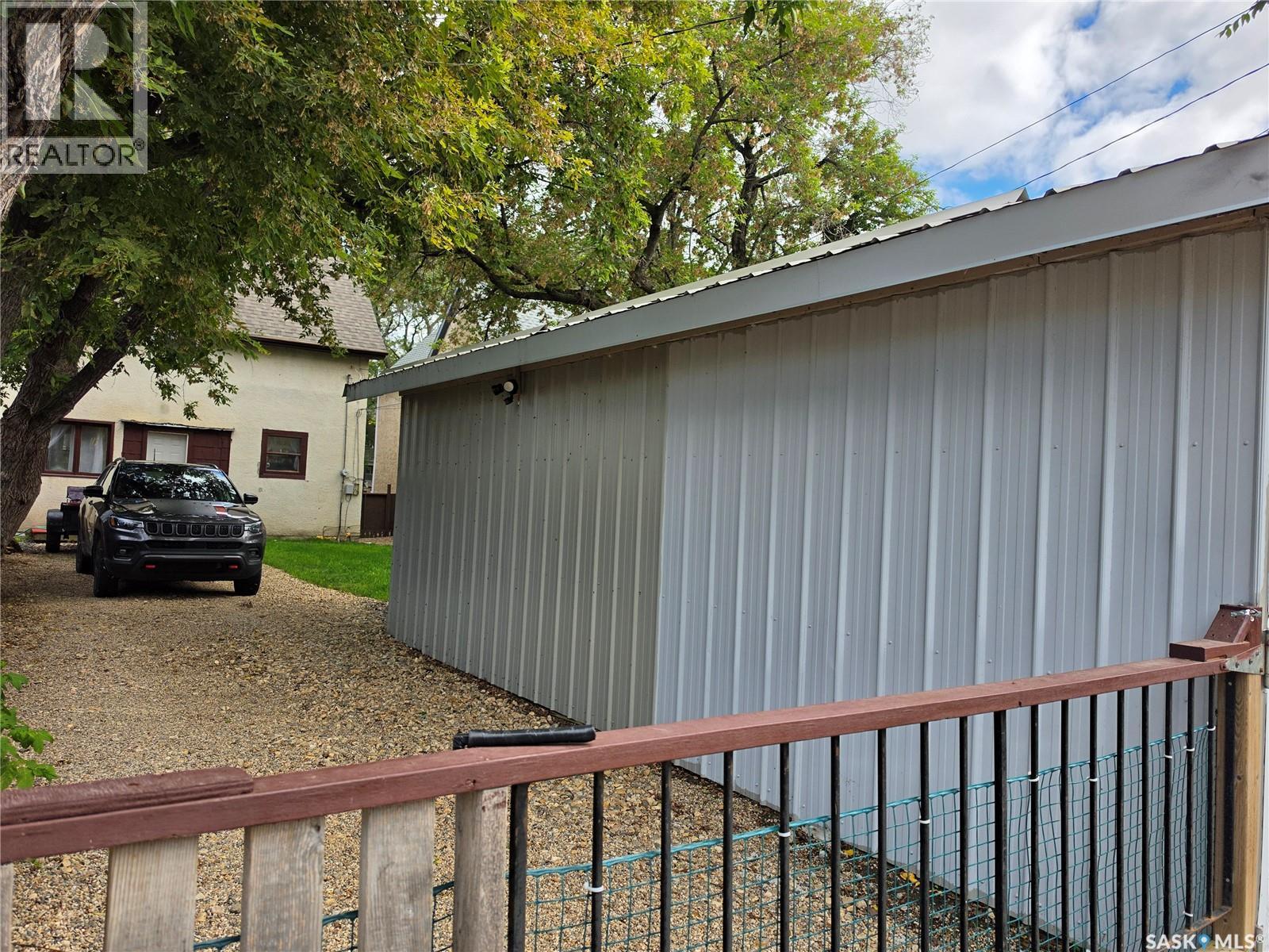 1346 Rae Street, Regina, Saskatchewan  S4T 2C3 - Photo 2 - SK048594