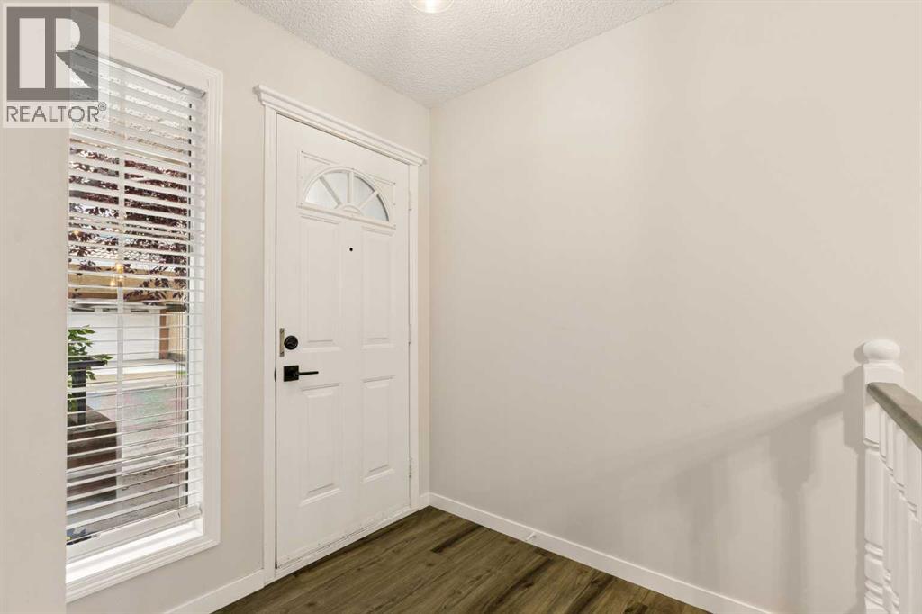 36 Richelieu Court Sw, Calgary, Alberta  T3E 7E9 - Photo 2 - A2342557