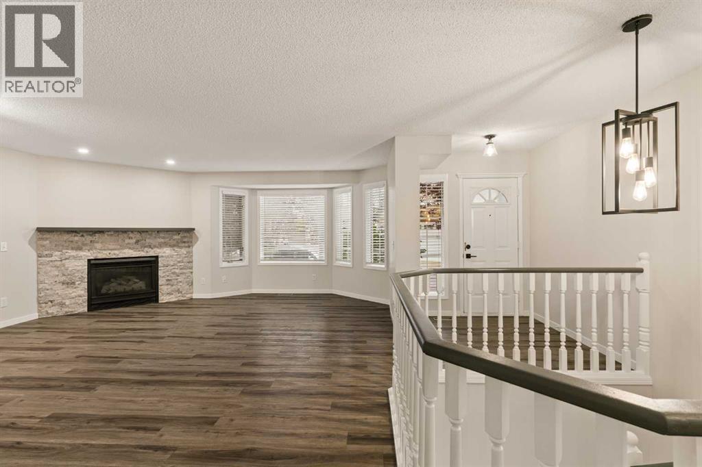 36 Richelieu Court Sw, Calgary, Alberta  T3E 7E9 - Photo 3 - A2342557