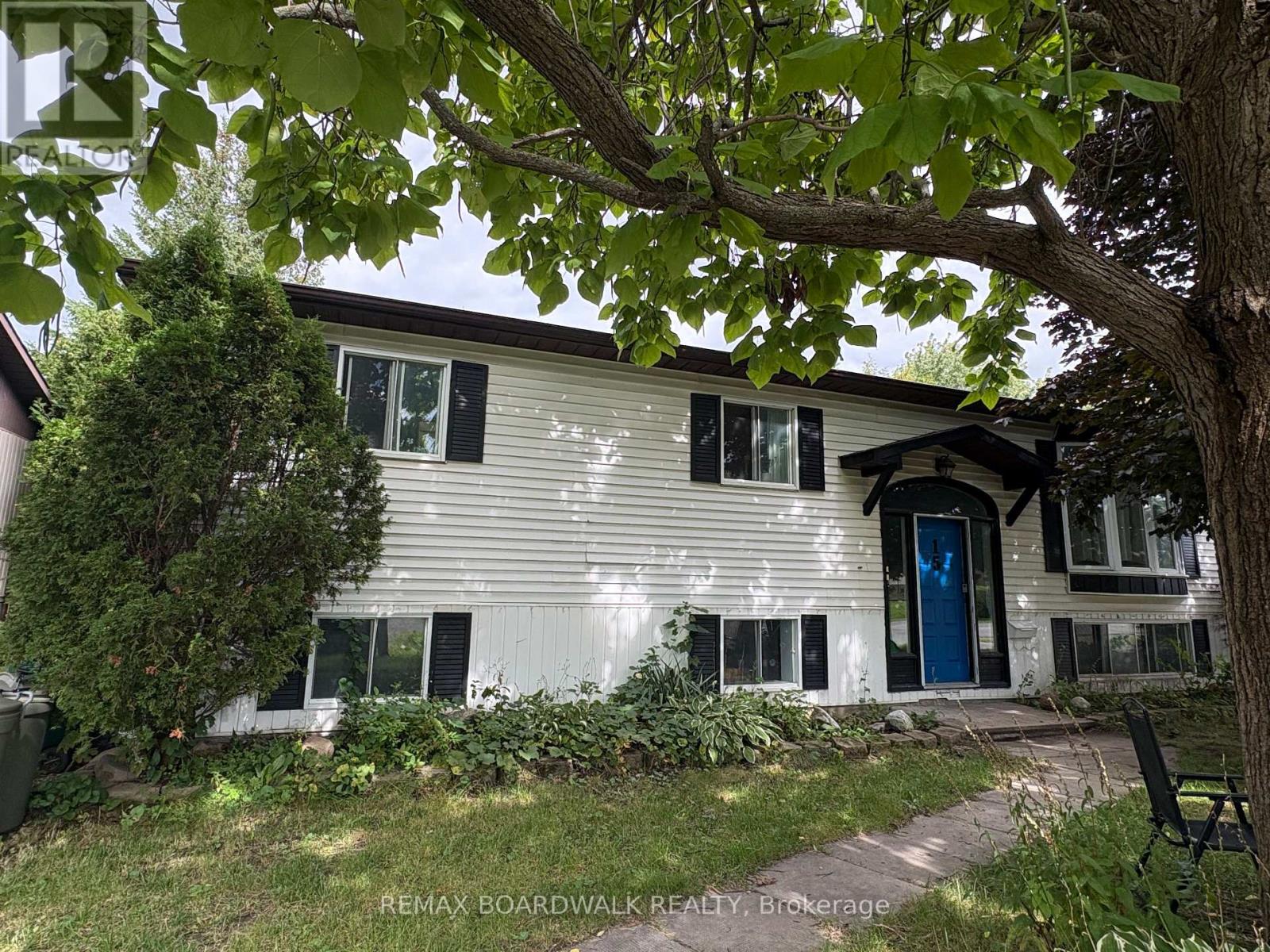 15B DOWDALL CRESCENT, Ottawa, Ontario