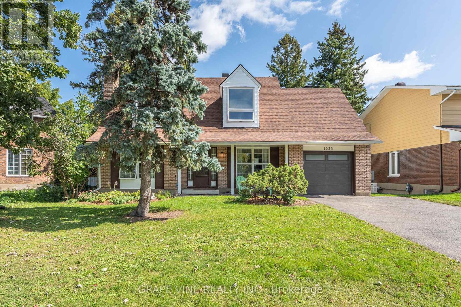 1323 Fernwood Drive, Ottawa, Ontario  K1V 7J8 - Photo 2 - X13788980