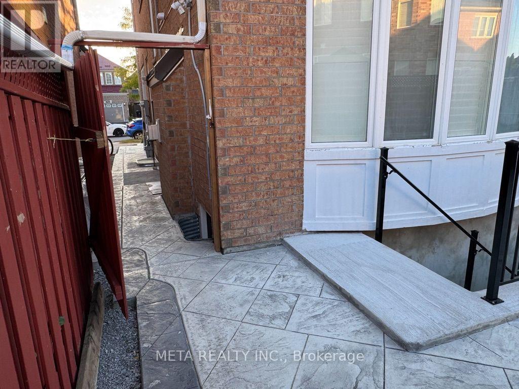 Bsmt - 29 Bald Eagle Avenue, Toronto (Rouge), Ontario  M1B 6E9 - Photo 3 - E13788948