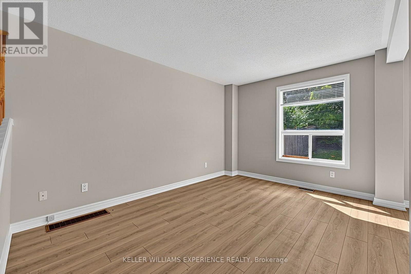 201 Stanley Street, Barrie, Ontario  L4M 6X9 - Photo 17 - S13779014