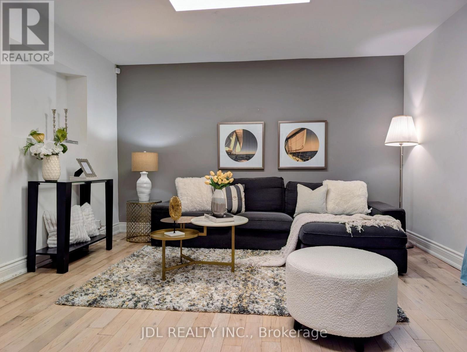 32 Ashmount Crescent, Toronto, Ontario  M9R 1C7 - Photo 11 - W13788960