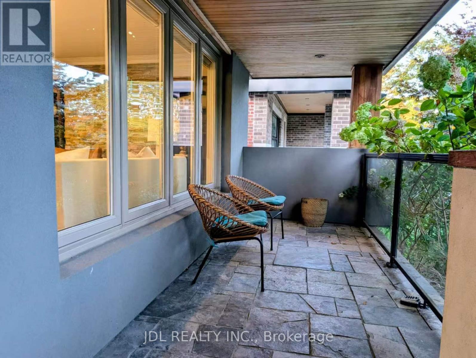 32 Ashmount Crescent, Toronto, Ontario  M9R 1C7 - Photo 2 - W13788960