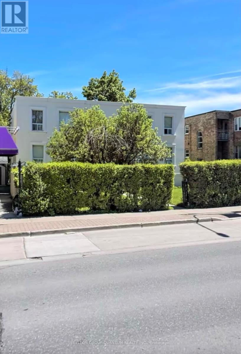 3 - 339 Lakeshore Road E, Mississauga, Ontario  L5G 1E7 - Photo 2 - W13788962