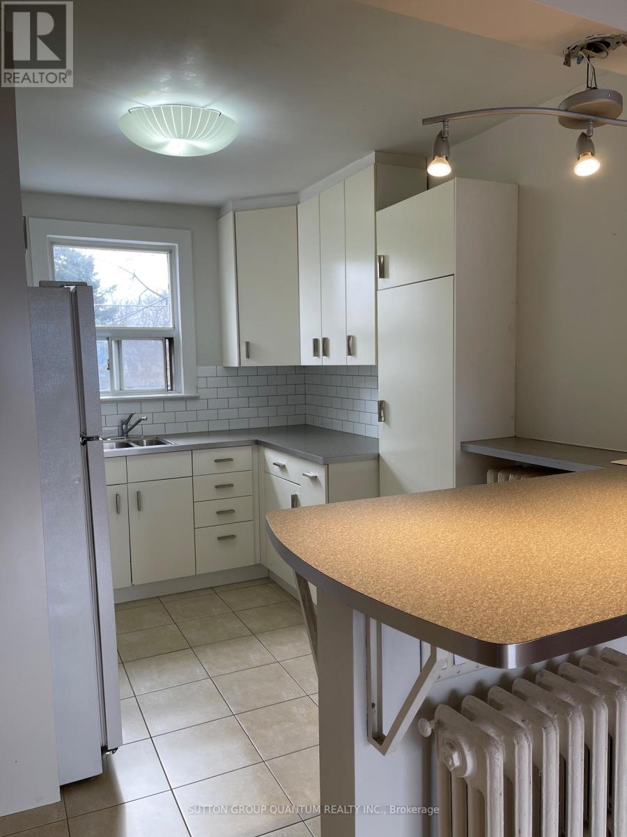 3 - 339 Lakeshore Road E, Mississauga, Ontario  L5G 1E7 - Photo 7 - W13788962