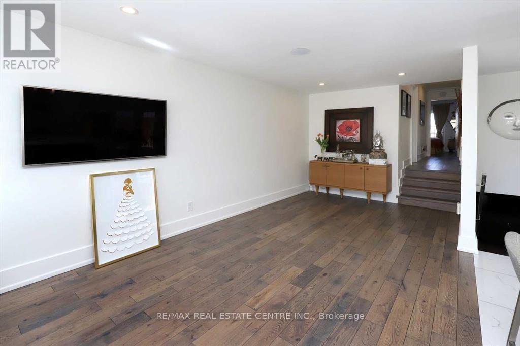 814 Eaglemount Crescent, Mississauga, Ontario  L5C 1N9 - Photo 13 - W13788998