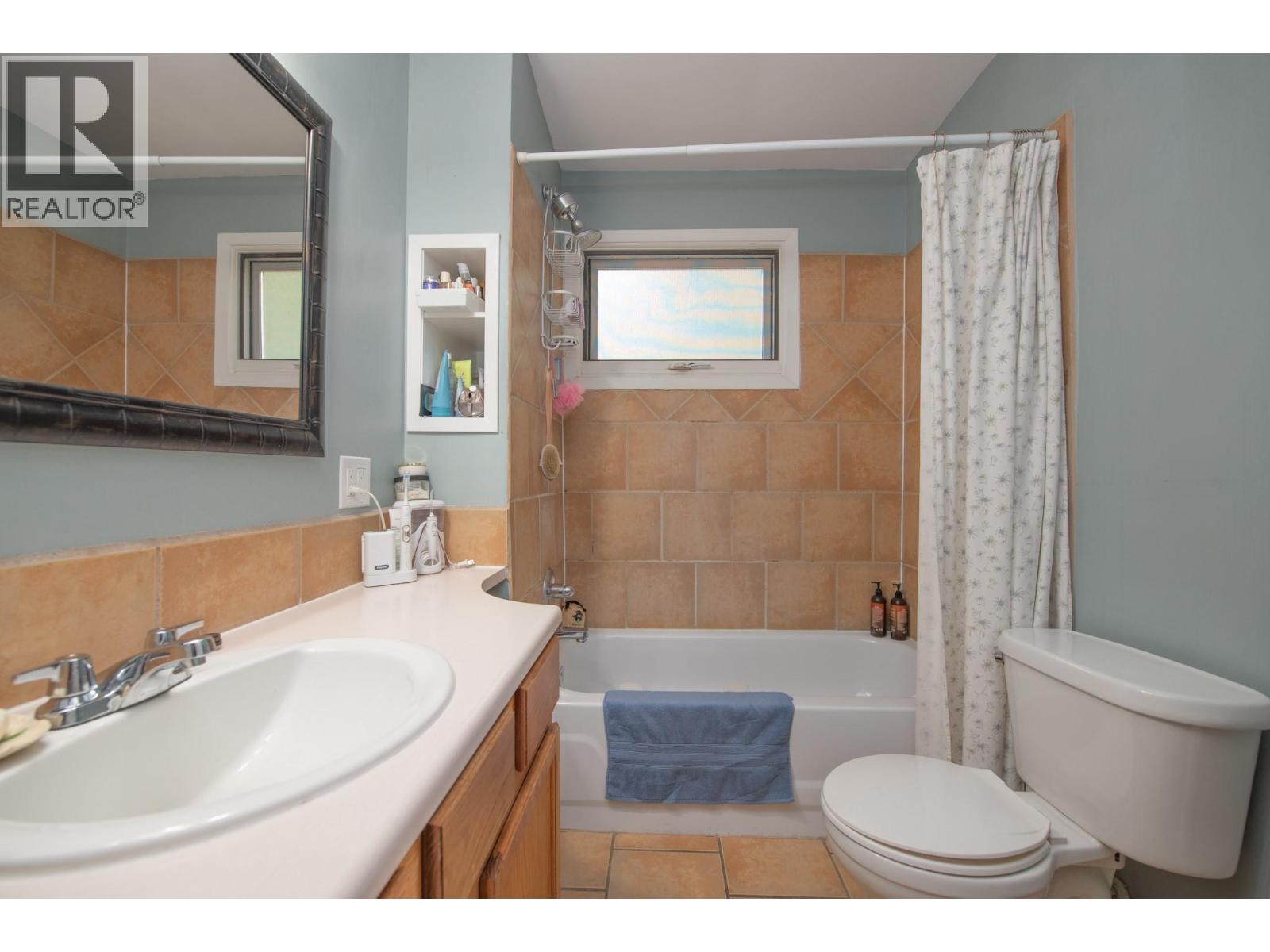 12005 Kalamalka Road, Coldstream, British Columbia  V1B 1M3 - Photo 11 - 10400419