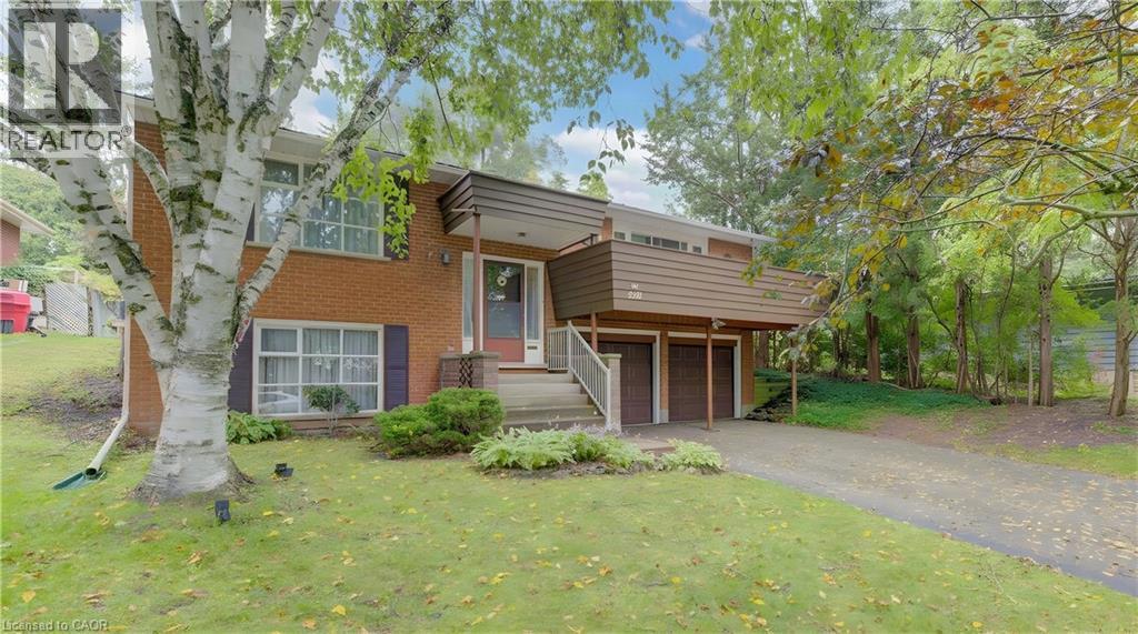 350 Coleridge Place, Waterloo, Ontario  N2L 2V8 - Photo 3 - 40862580