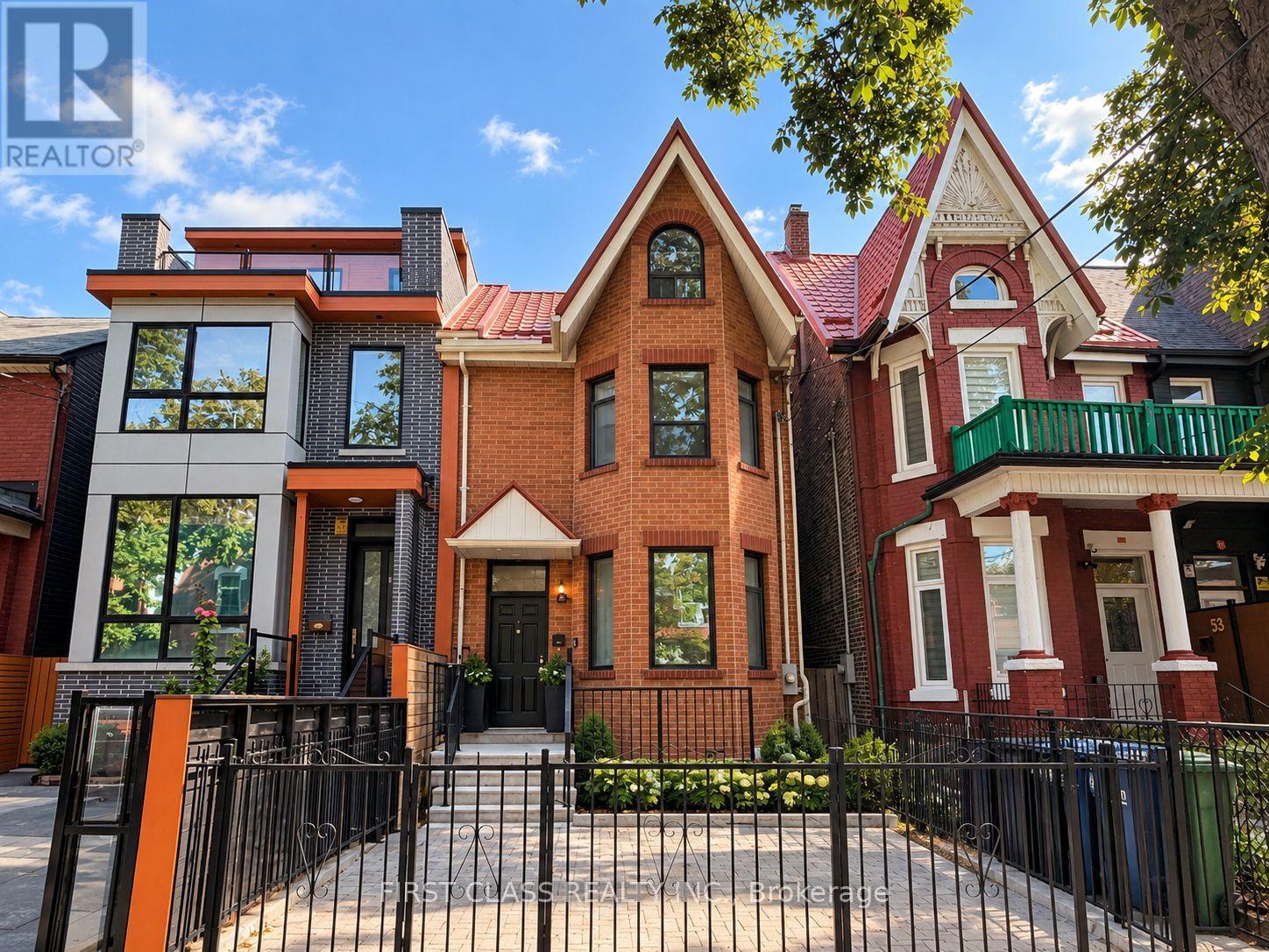 LOWER - 55 HURON STREET, Toronto, Ontario