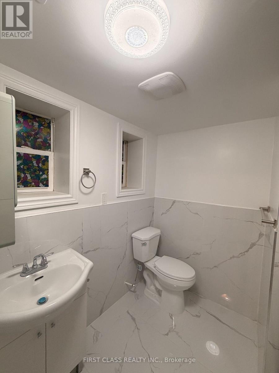 Lower - 55 Huron Street, Toronto, Ontario  M5T 2A6 - Photo 10 - C13789066