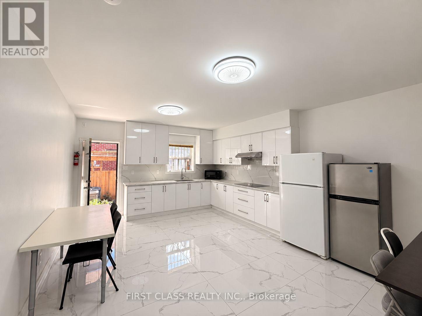 Lower - 55 Huron Street, Toronto, Ontario  M5T 2A6 - Photo 2 - C13789066