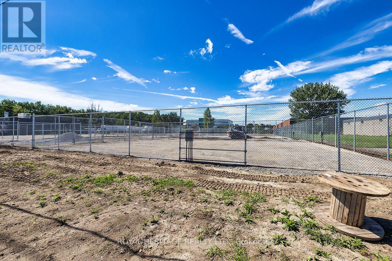 762 Mckay Road, Pickering, Ontario  L1W 2Y4 - Photo 4 - E13789048