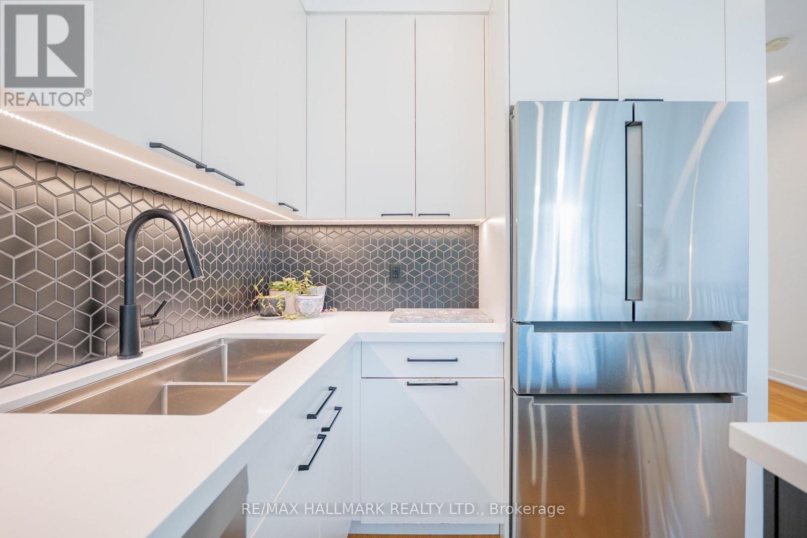 3 - 34 Boston Avenue, Toronto, Ontario  M4M 2T9 - Photo 16 - E13789064