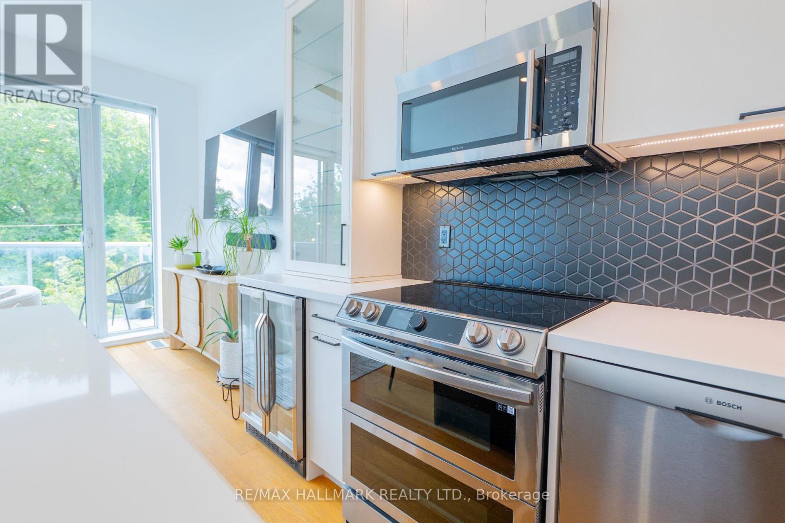 3 - 34 Boston Avenue, Toronto, Ontario  M4M 2T9 - Photo 17 - E13789064