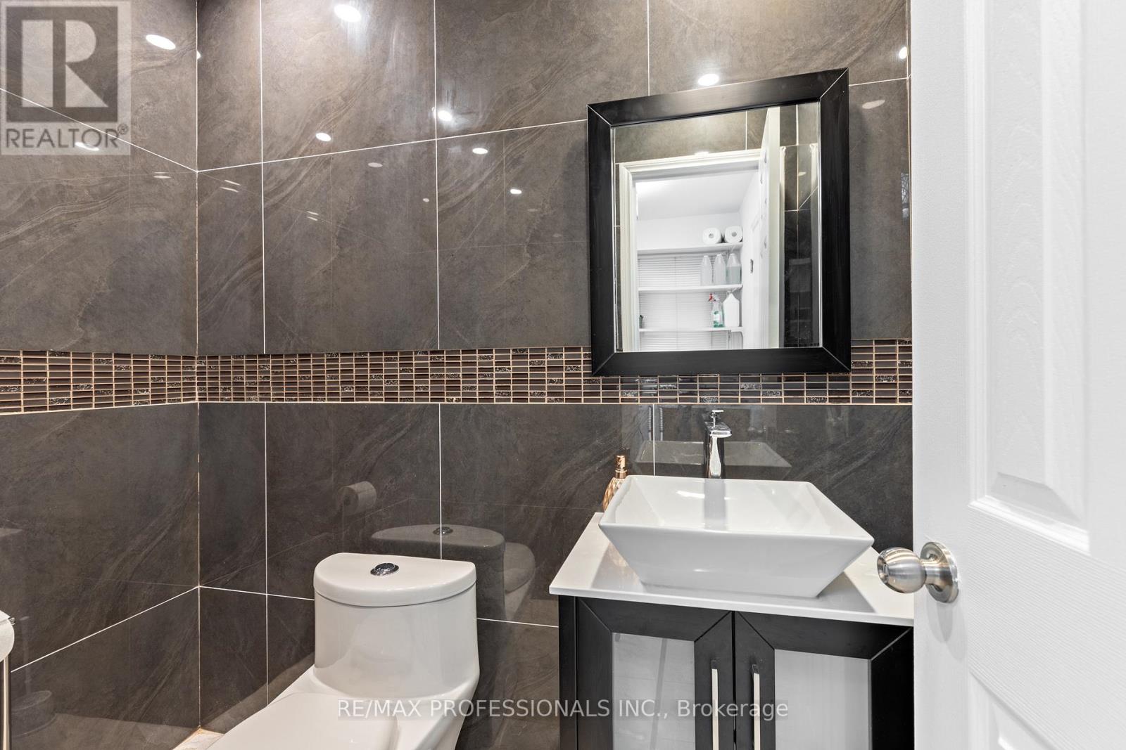 1259 Underwood Drive, Mississauga, Ontario  L4W 3M9 - Photo 17 - W13789050