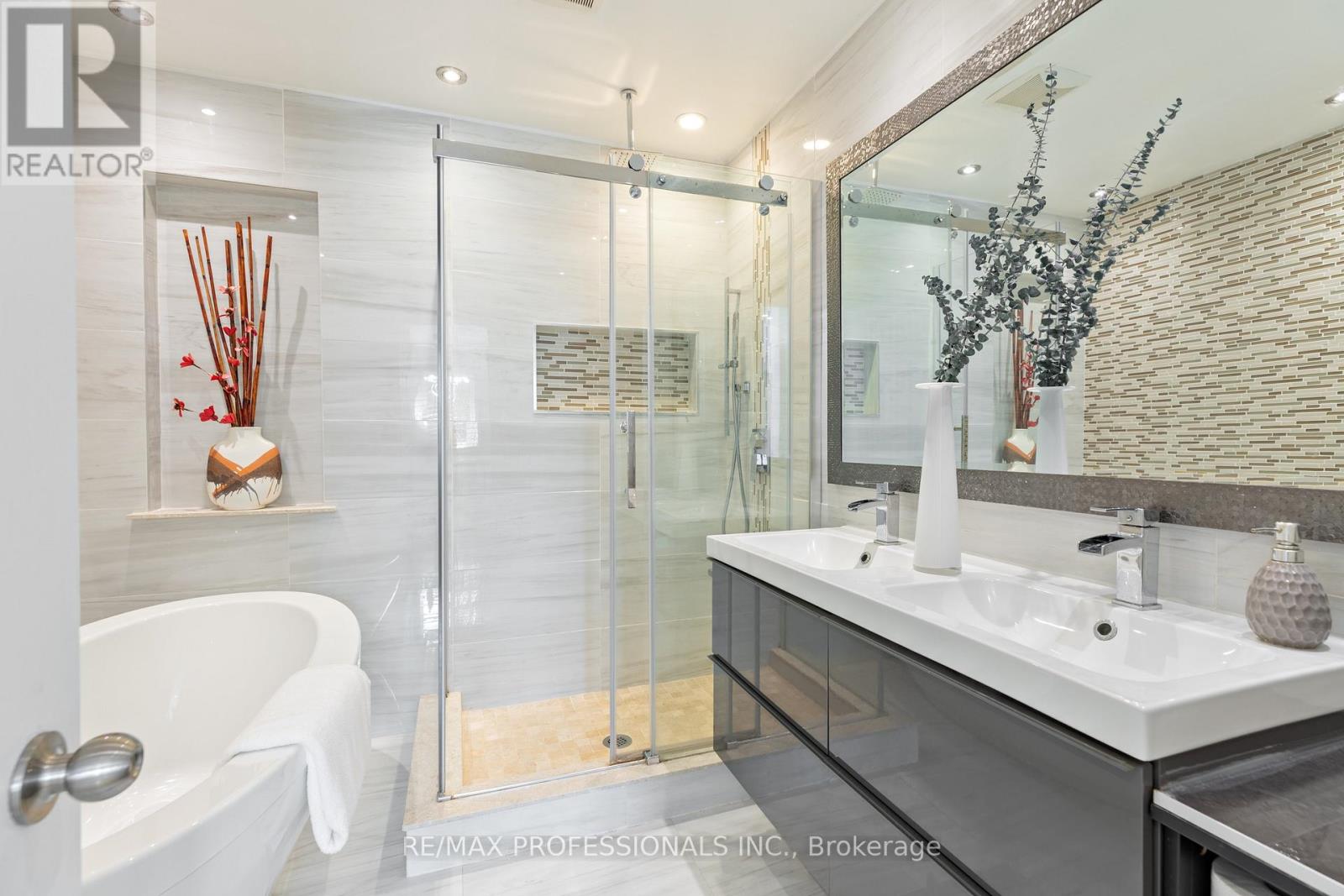 1259 Underwood Drive, Mississauga, Ontario  L4W 3M9 - Photo 22 - W13789050