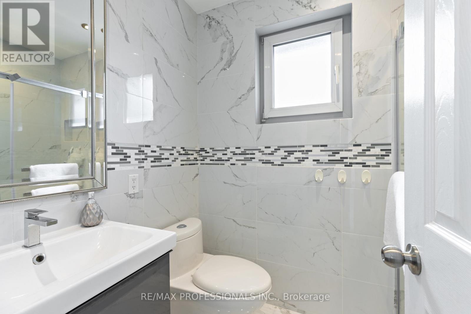 1259 Underwood Drive, Mississauga, Ontario  L4W 3M9 - Photo 25 - W13789050