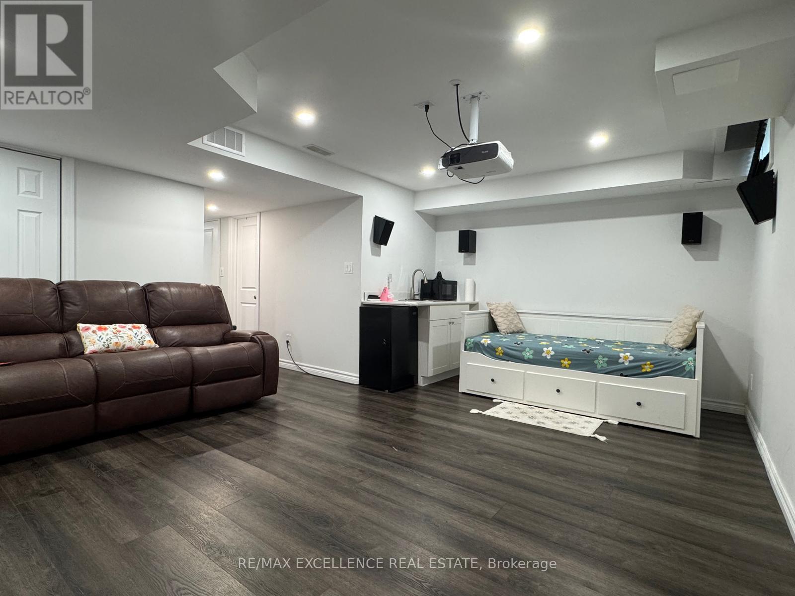 37 Dufay Road, Brampton, Ontario  L7A 4A2 - Photo 14 - W13789072