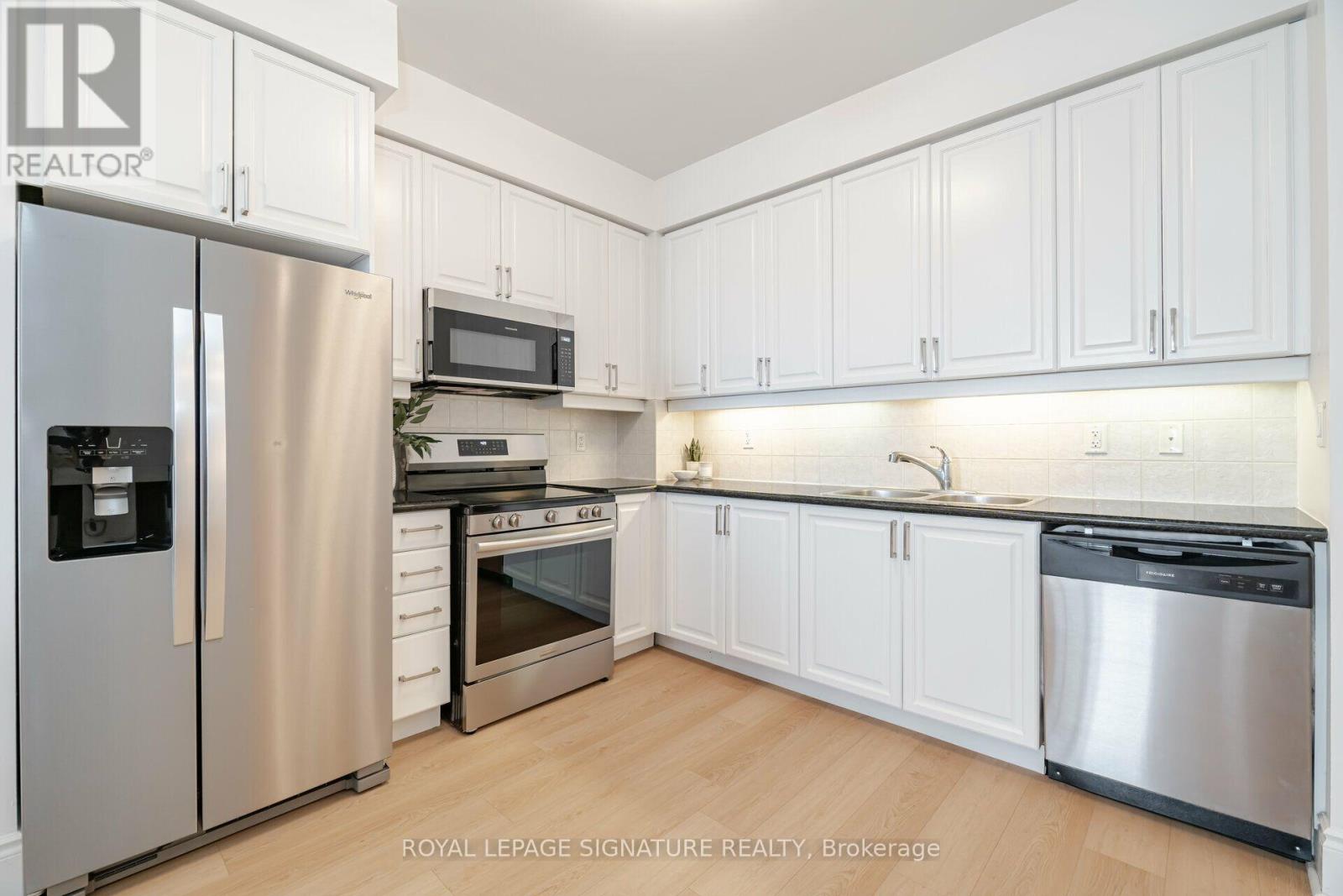 3028 - 3888 Duke Of York Boulevard, Mississauga, Ontario  L5B 4P5 - Photo 4 - W13789096