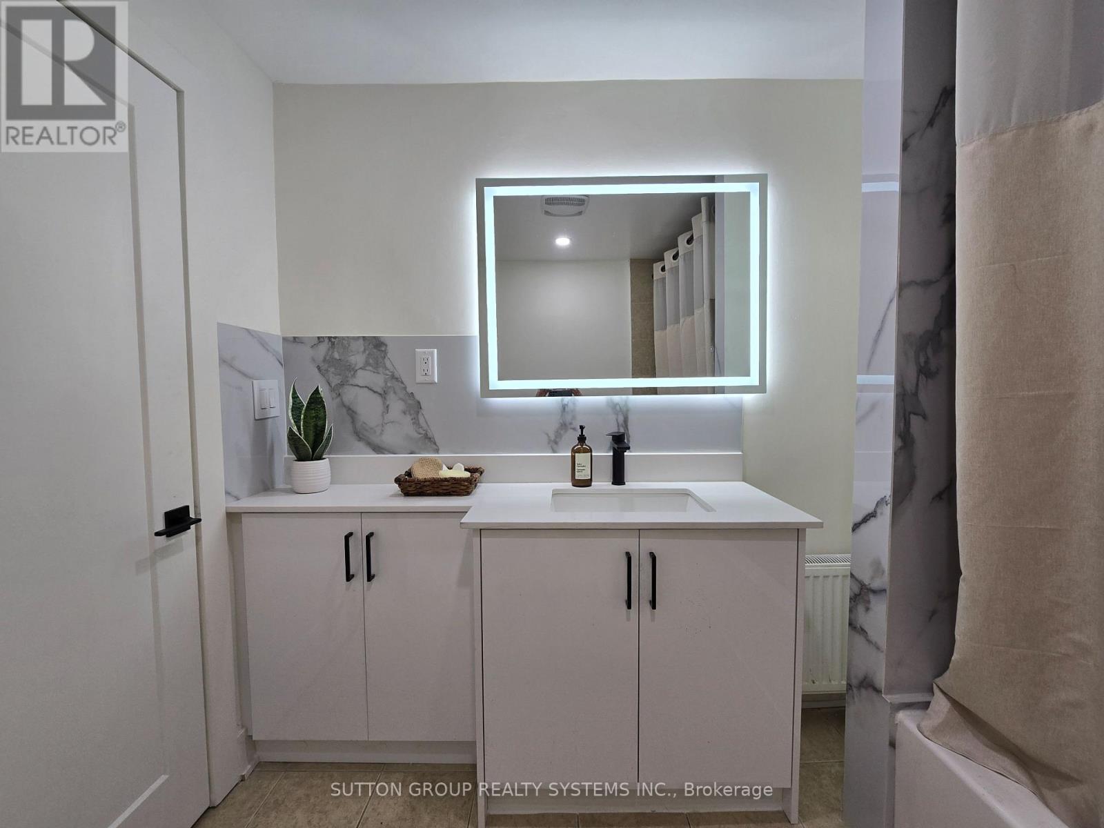 1 - 2886 LAKE SHORE BOULEVARD W, Toronto, Ontario